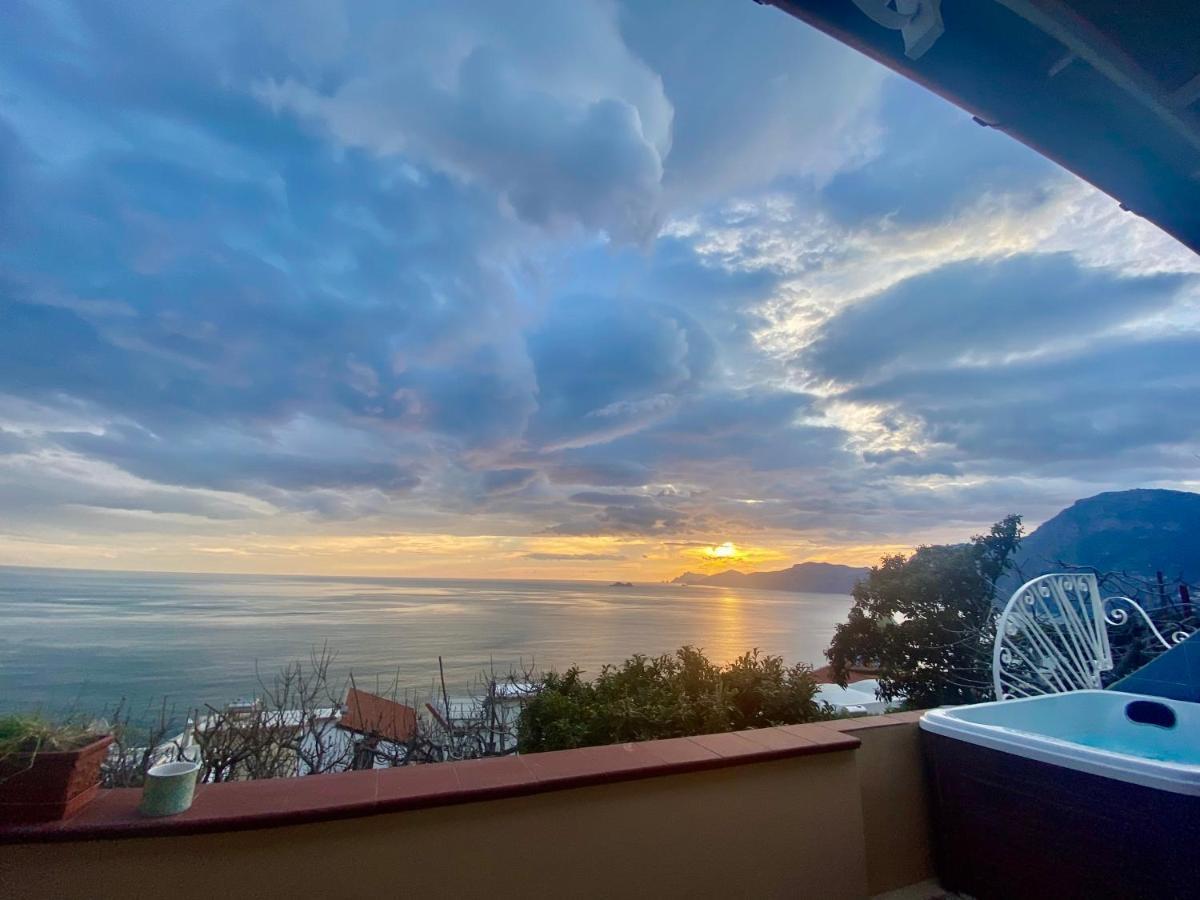 Il Profumo Dei Fiori Apartment Praiano Luaran gambar