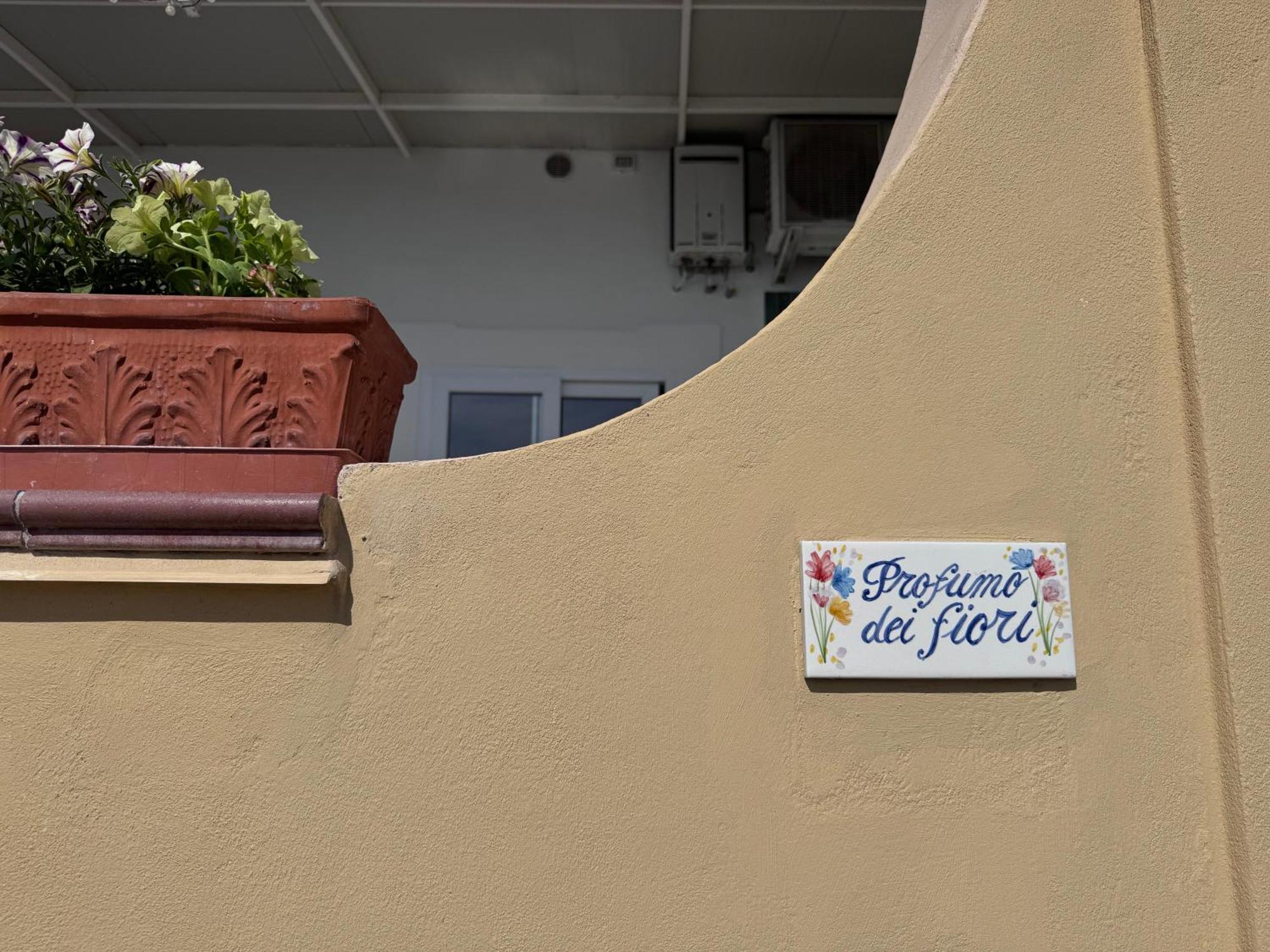 Il Profumo Dei Fiori Apartment Praiano Luaran gambar